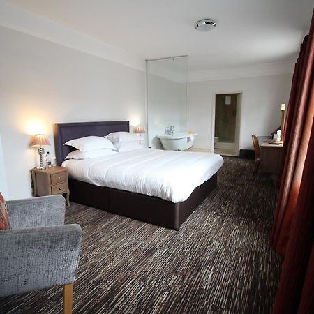 The Saracens Head Hotel Great Dunmow Bagian luar foto