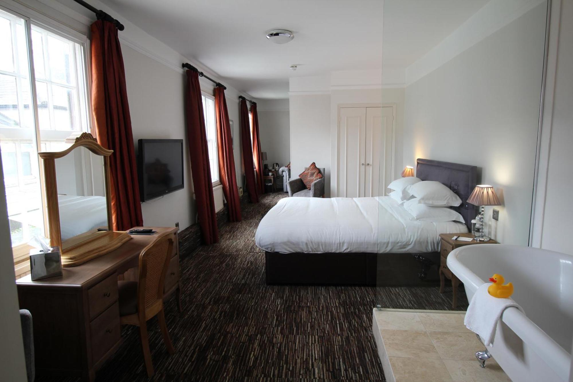 The Saracens Head Hotel Great Dunmow Bagian luar foto