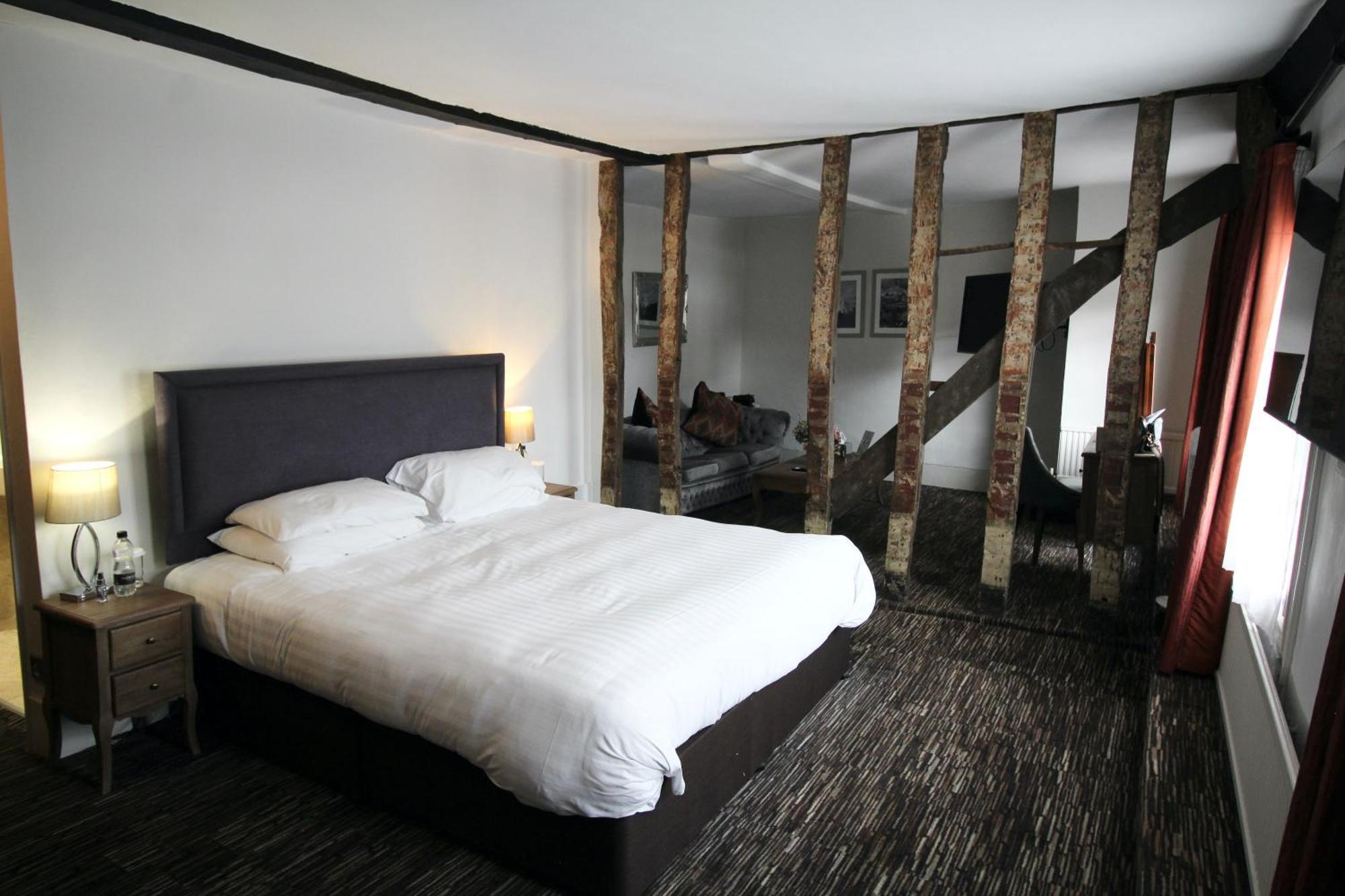 The Saracens Head Hotel Great Dunmow Bagian luar foto