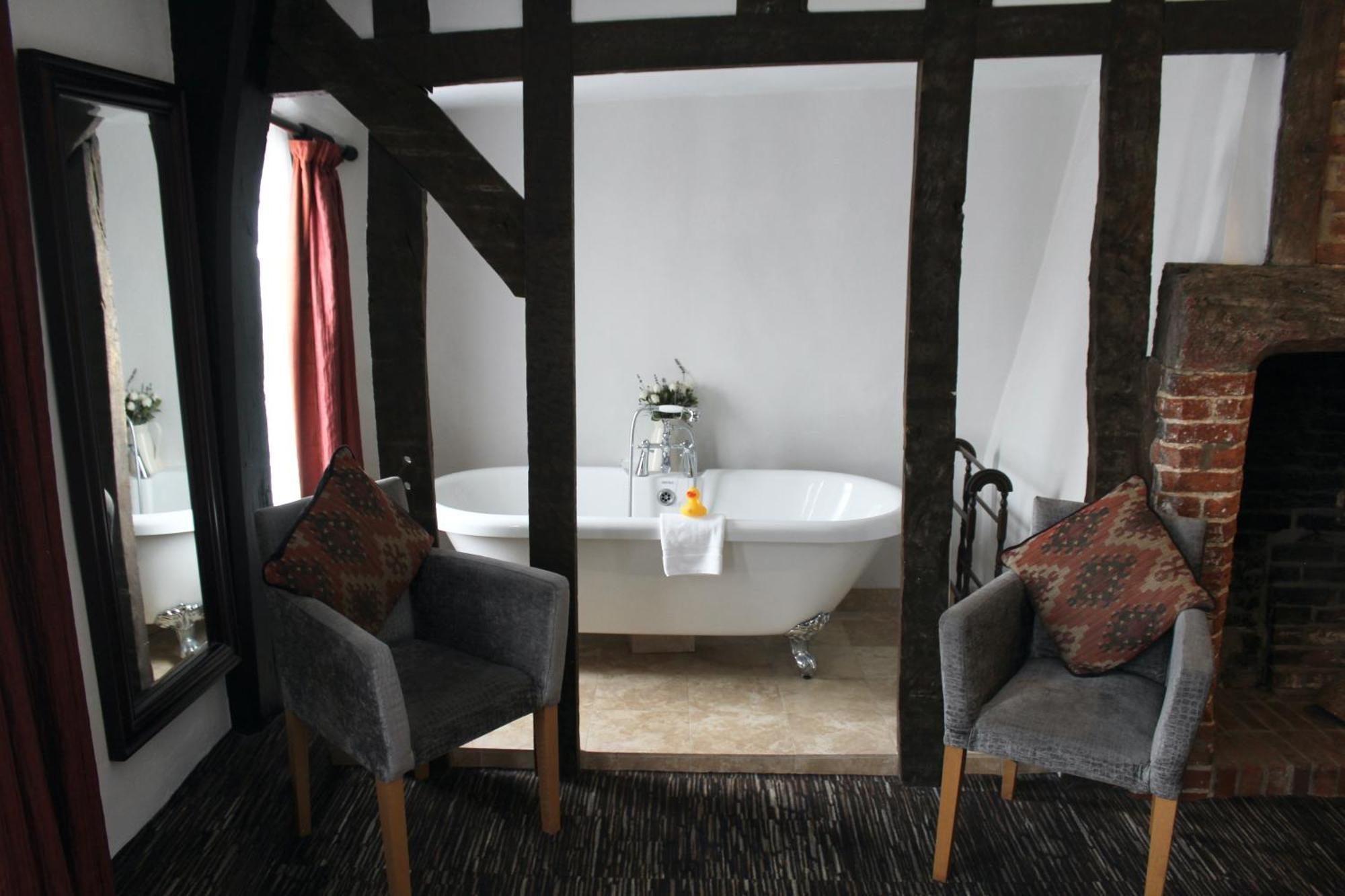 The Saracens Head Hotel Great Dunmow Bagian luar foto