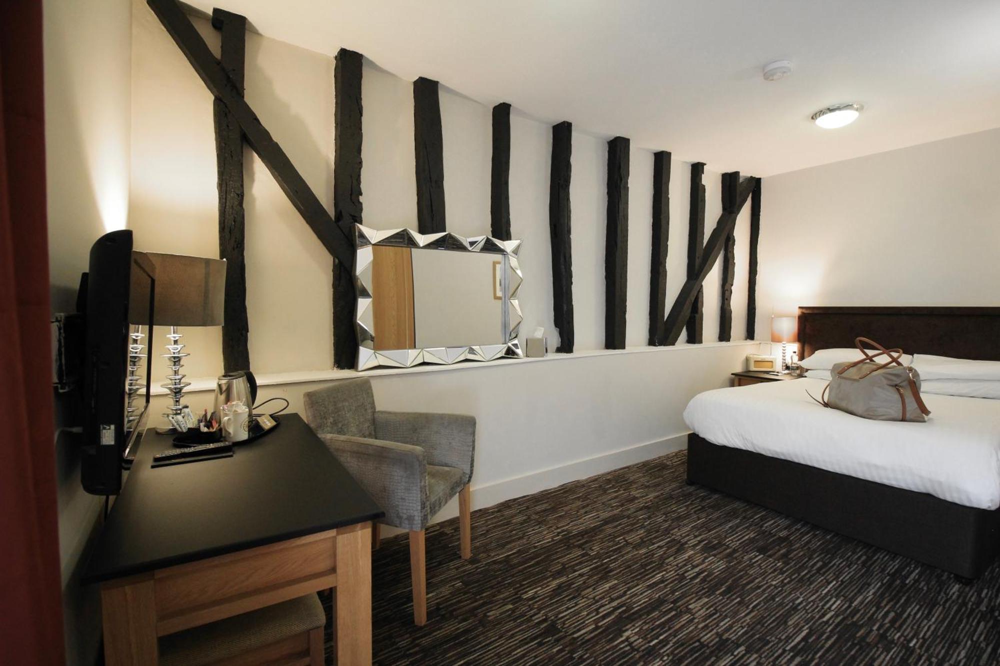 The Saracens Head Hotel Great Dunmow Bagian luar foto
