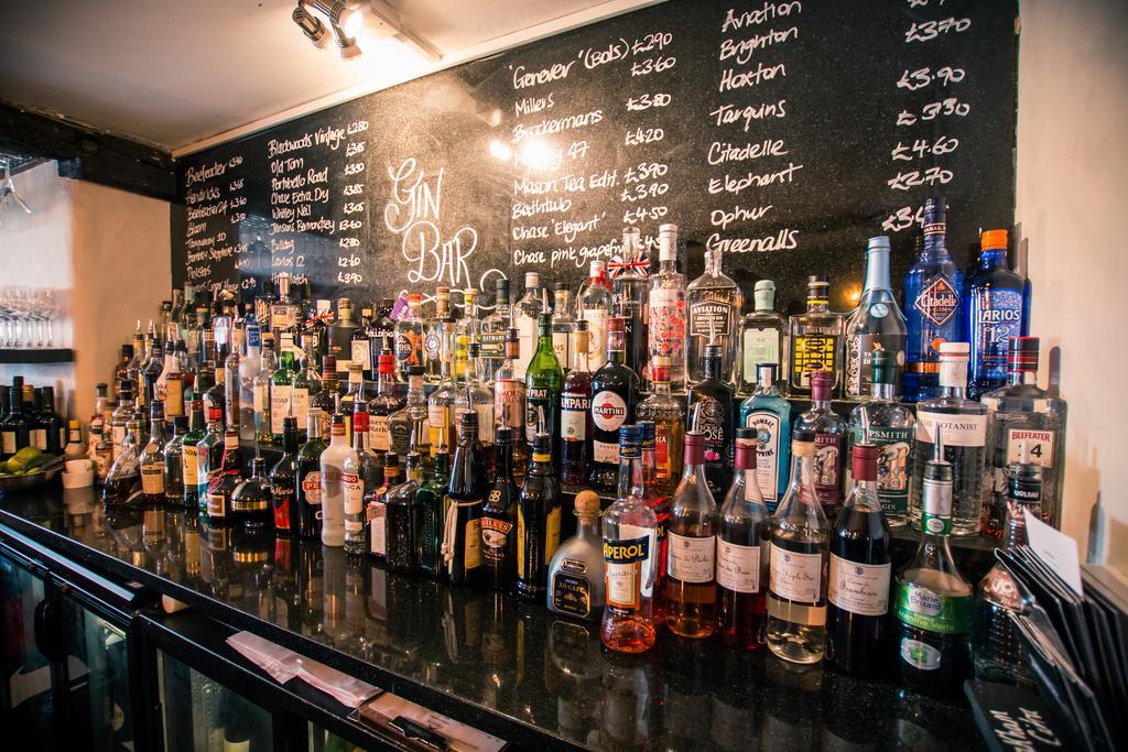 The Saracens Head Hotel Great Dunmow Bagian luar foto
