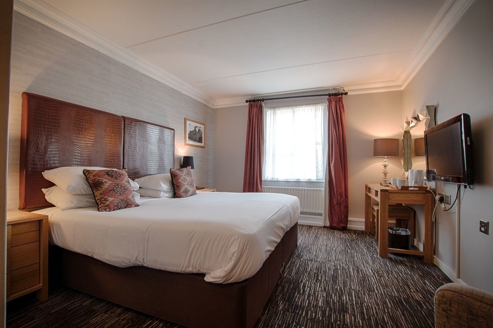 The Saracens Head Hotel Great Dunmow Bagian luar foto