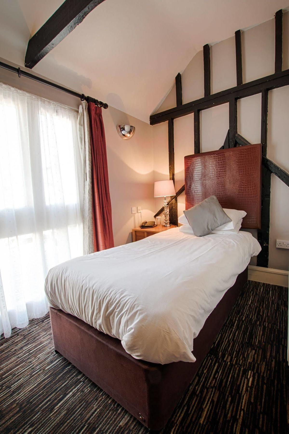 The Saracens Head Hotel Great Dunmow Bagian luar foto